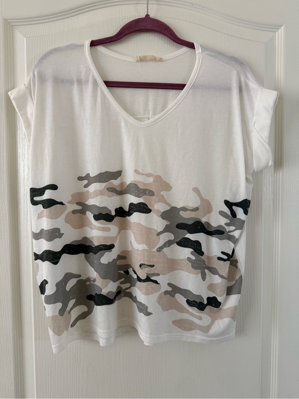 Phil Love Camo V-Neck Women's Tee in Size Medium